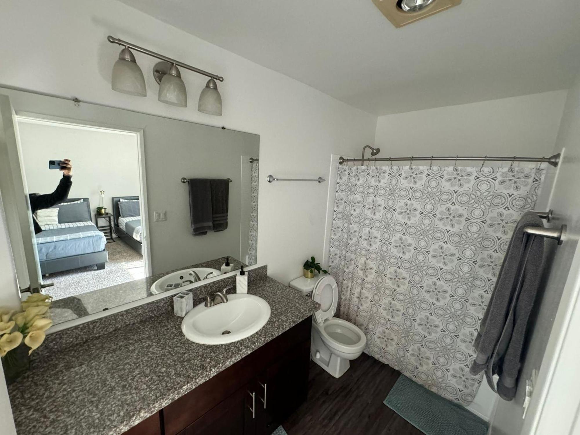 Apartment Incredible Two Bedroom Hollywood Free Parking Los Angeles