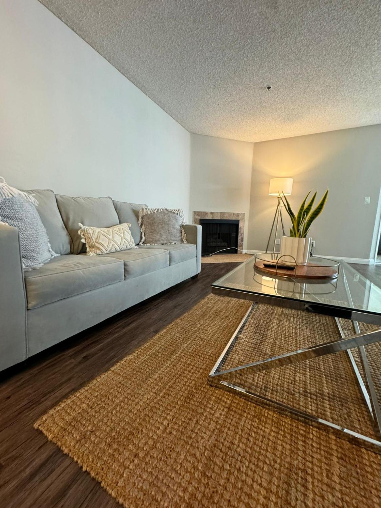 Incredible Two Bedroom Hollywood Free Parking