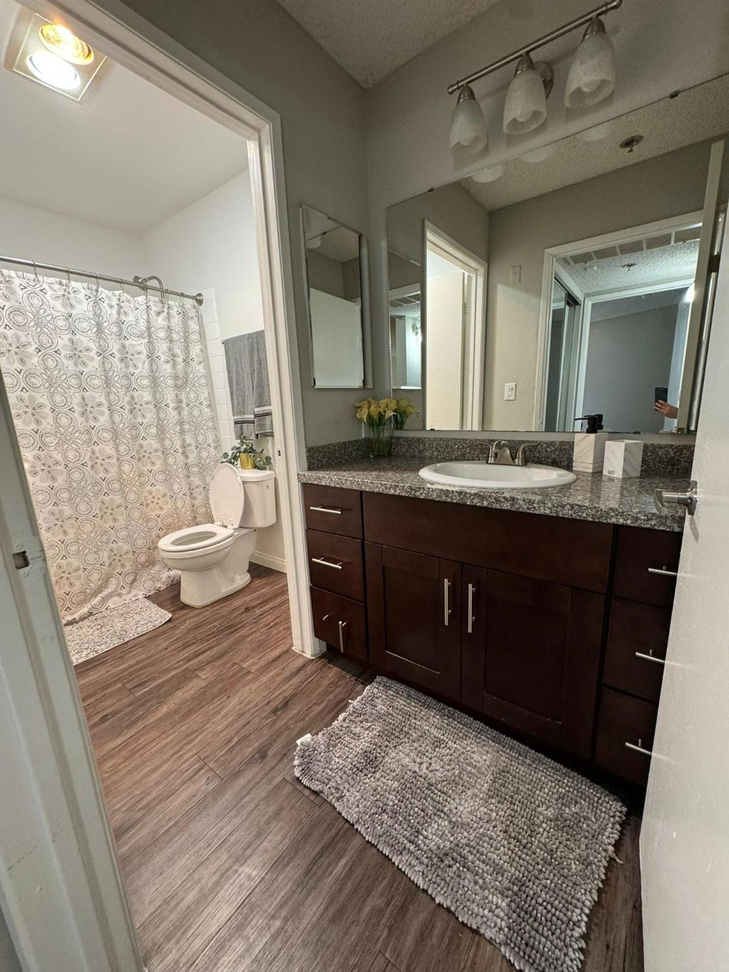 Apartment Incredible Two Bedroom Hollywood Free Parking