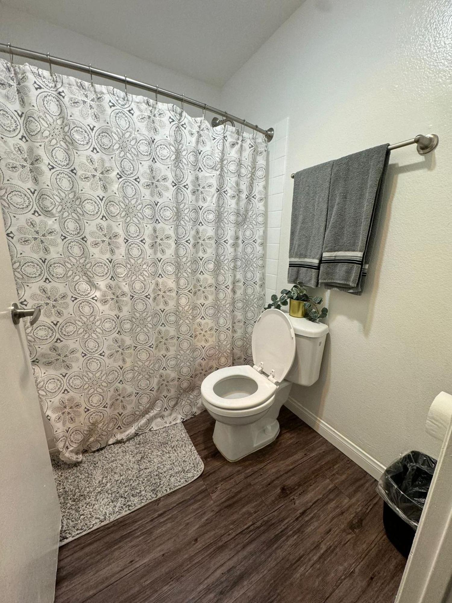 Apartment Incredible Two Bedroom Hollywood Free Parking