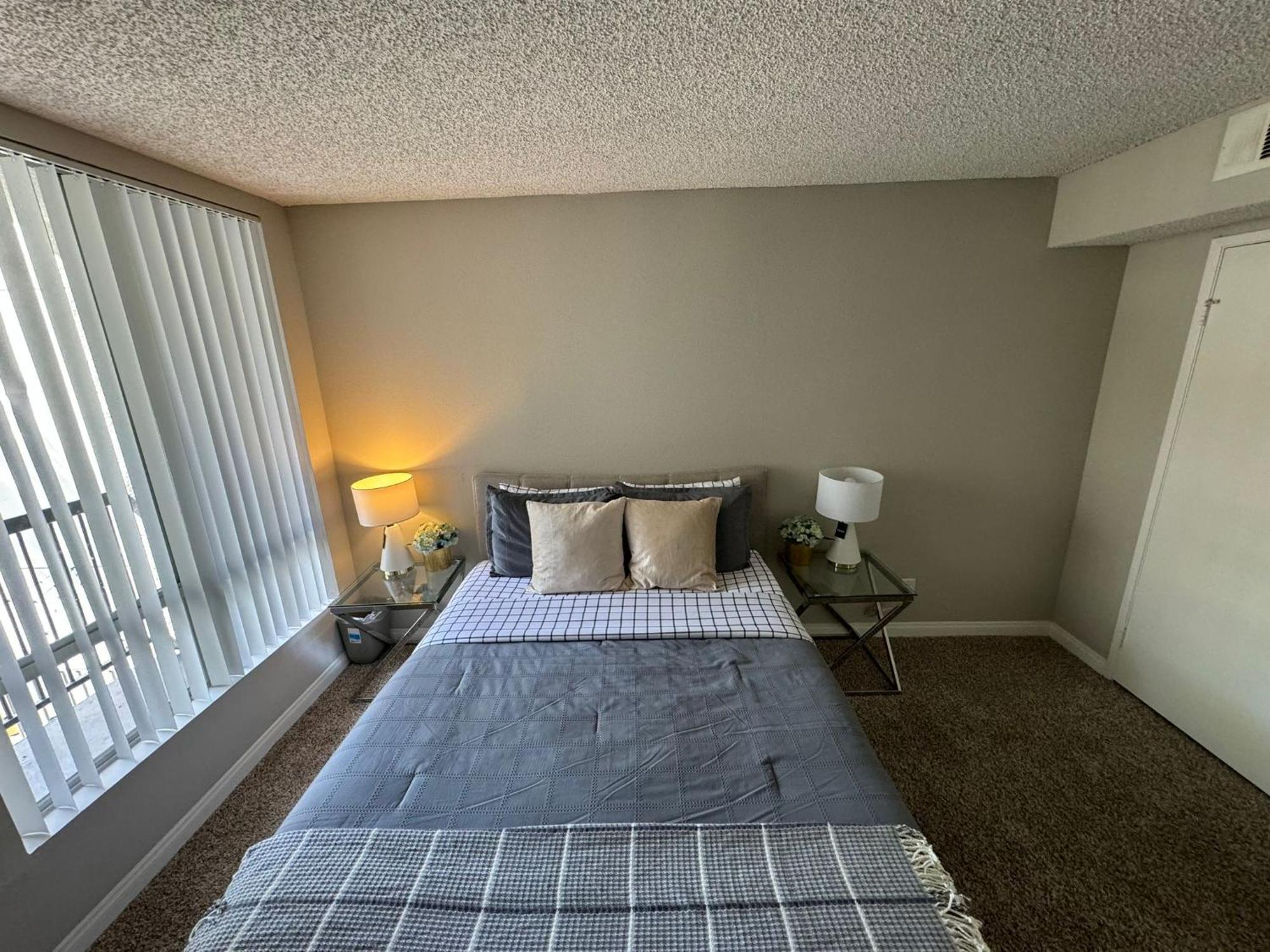 Apartment Incredible Two Bedroom Hollywood Free Parking Los Angeles