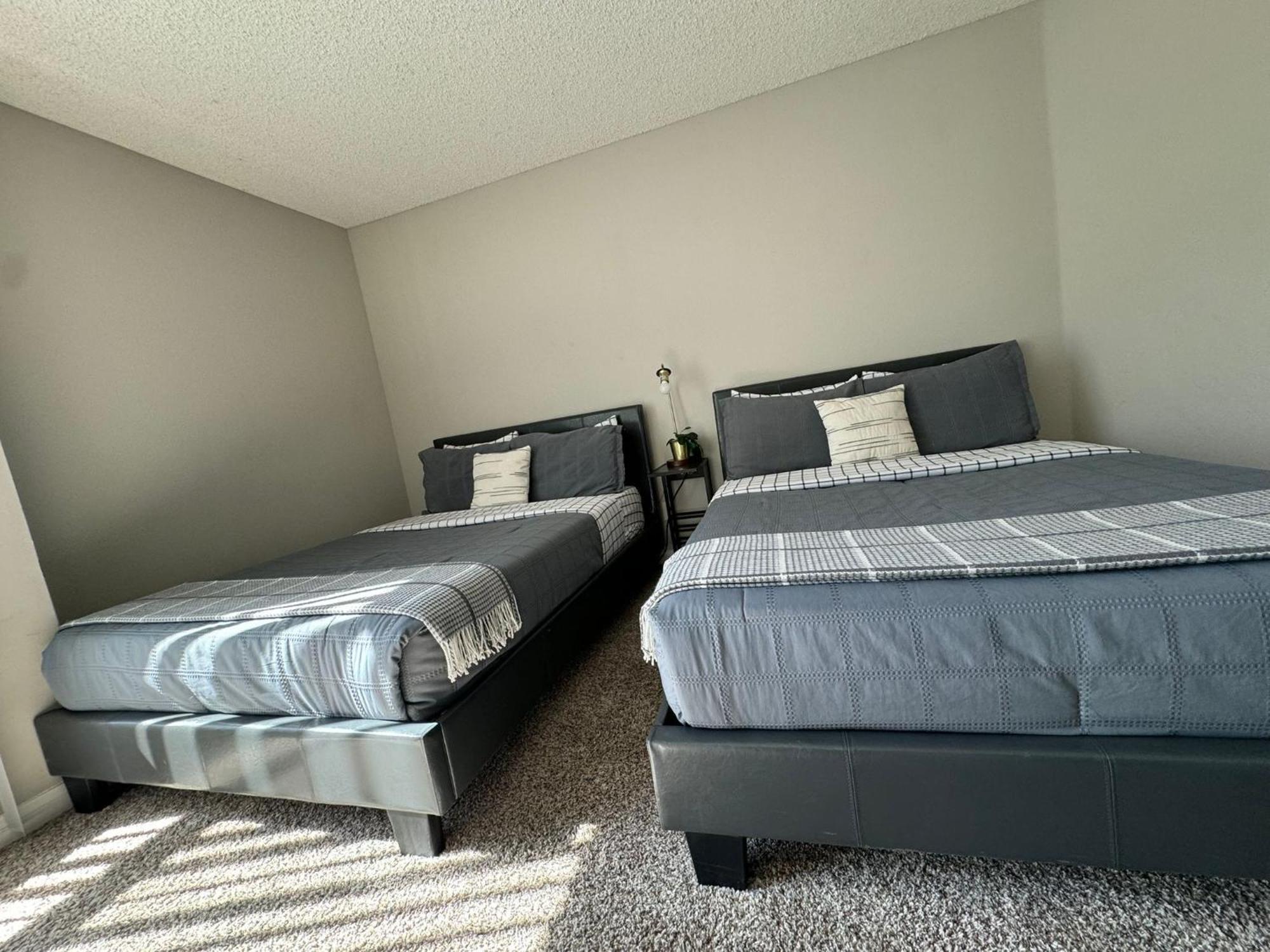 Incredible Two Bedroom Hollywood Free Parking