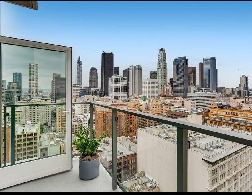 Apartamento Sleeps 9 Three Bedroom Heart Of Downtown Angeles Los Angeles