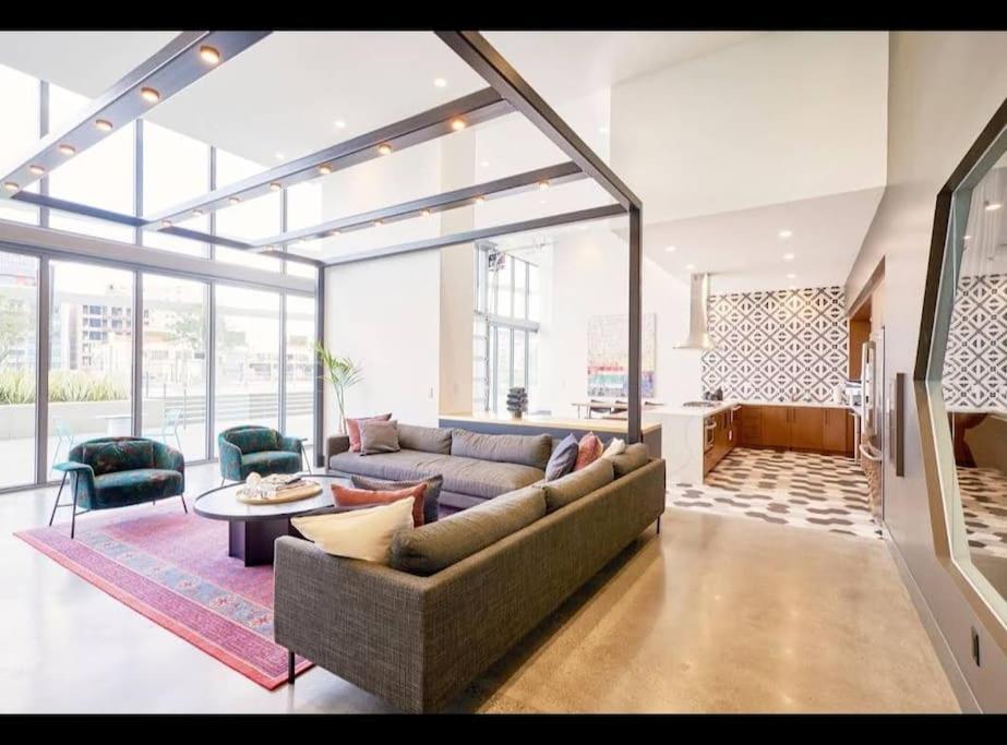 Apartamento Sleeps 9 Three Bedroom Heart Of Downtown Angeles *