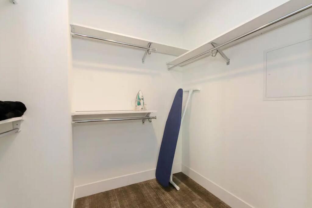 Stylish 3bed Highrise With Pool, Spa, Rooftop Deck