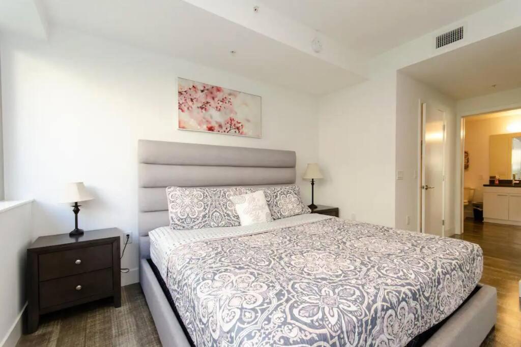 Stylish 3bed Highrise With Pool, Spa, Rooftop Deck Los Angeles