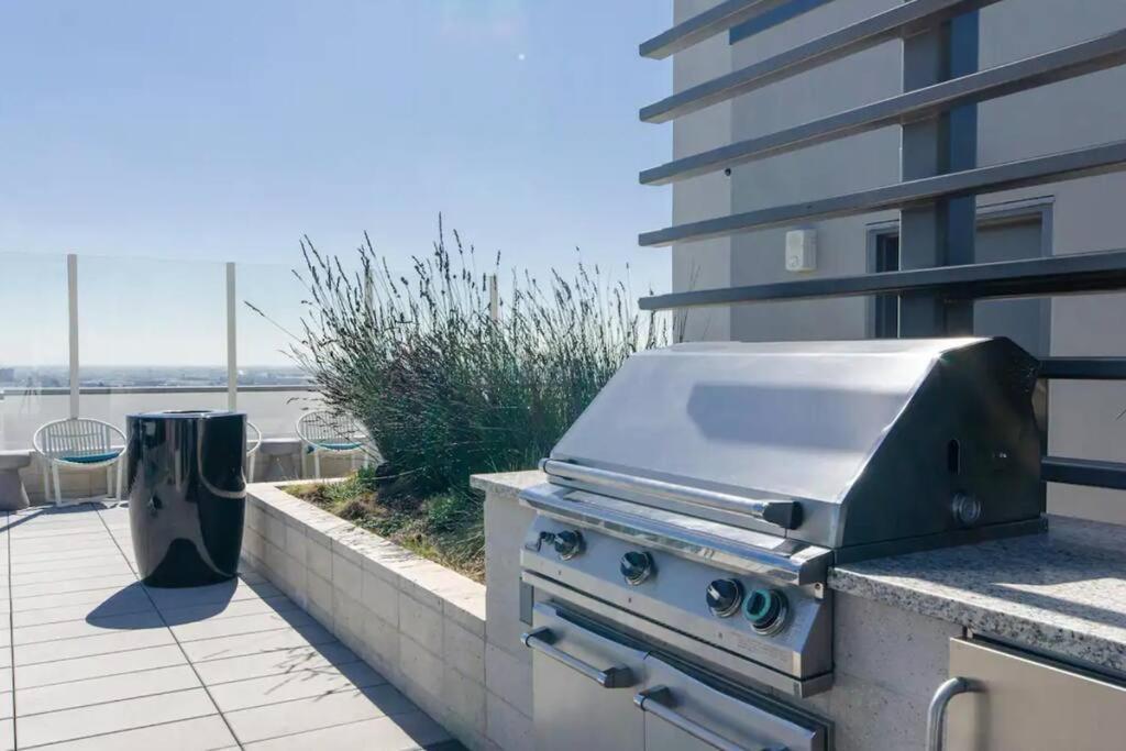 Apartment Stylish 3bed Highrise With Pool, Spa, Rooftop Deck