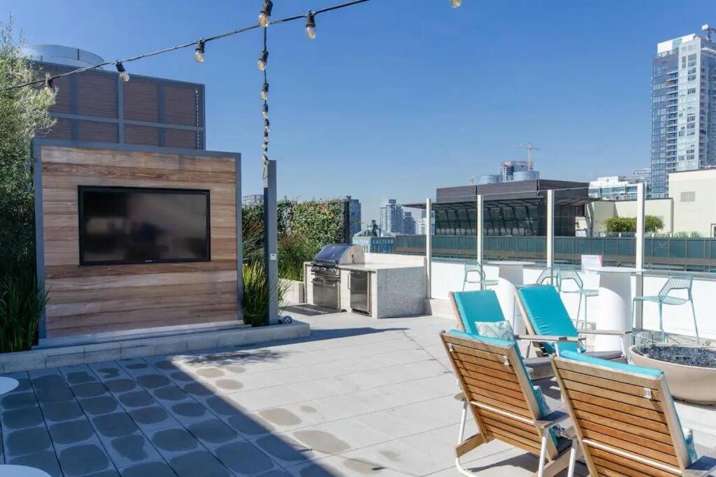 Stylish 3bed Highrise With Pool, Spa, Rooftop Deck Los Angeles
