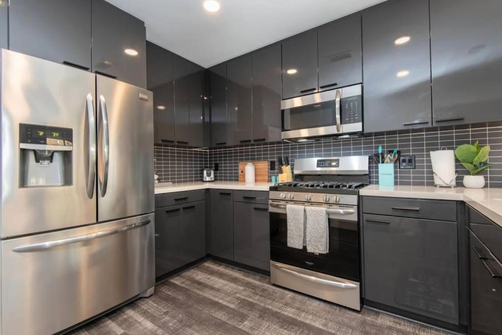 Apartamento Sleeps 9 Three Bedroom Heart Of Downtown Angeles Los Angeles