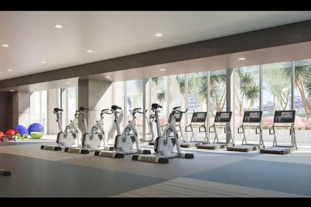Apartamento Sleeps 9 Three Bedroom Heart Of Downtown Angeles *