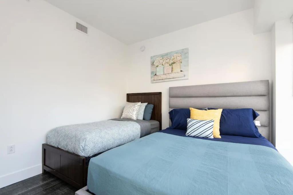 Apartamento Sleeps 9 Three Bedroom Heart Of Downtown Angeles *