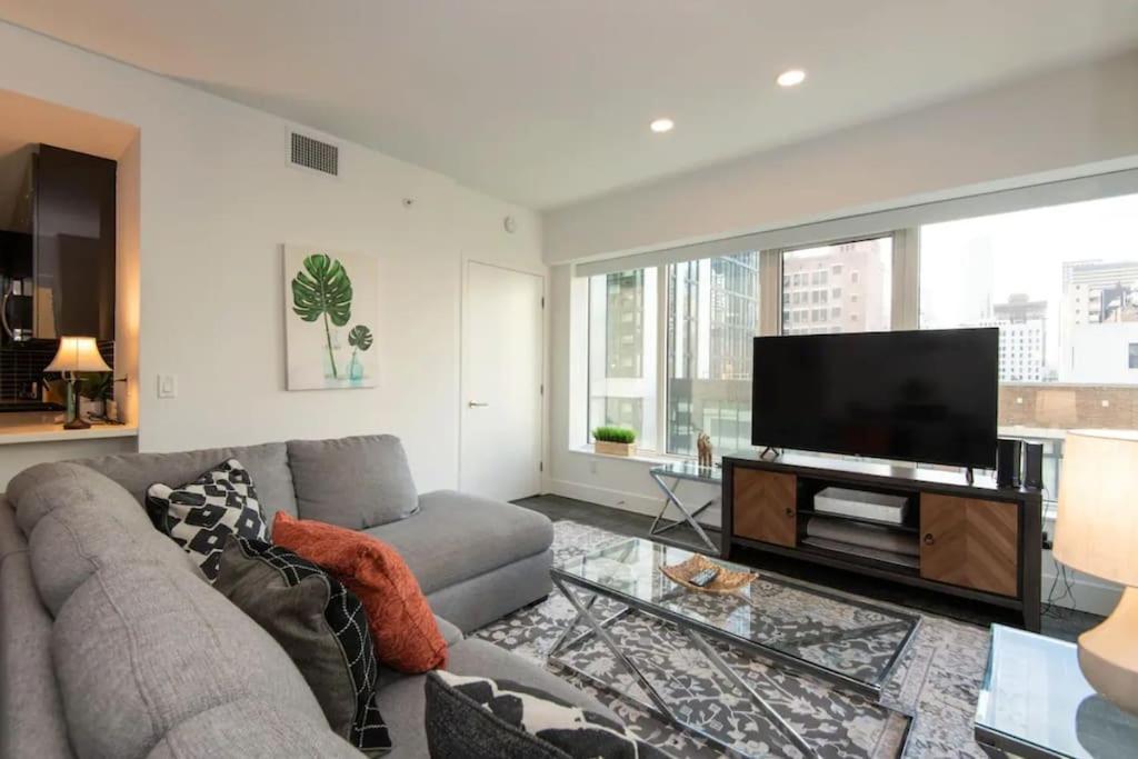 Apartamento Sleeps 9 Three Bedroom Heart Of Downtown Angeles Los Angeles