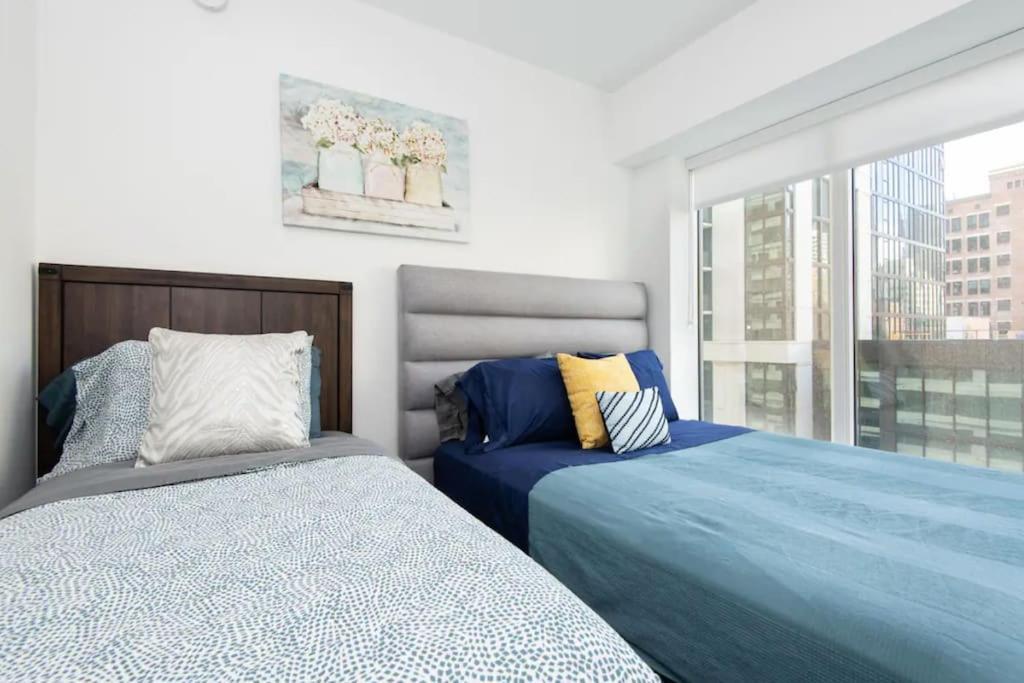 Sleeps 9 Three Bedroom Heart Of Downtown Angeles
