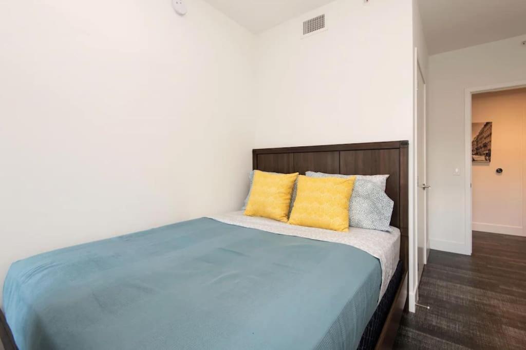 Apartamento Sleeps 9 Three Bedroom Heart Of Downtown Angeles