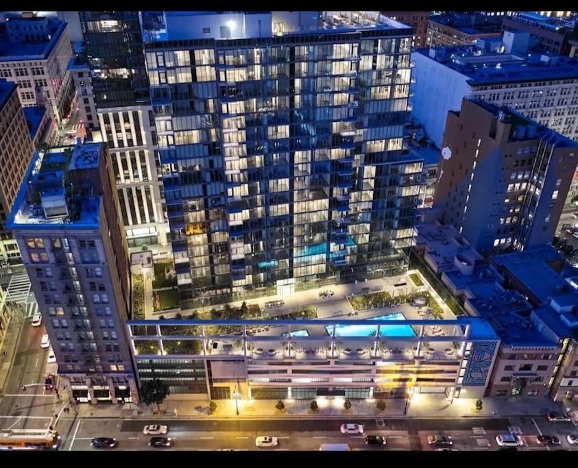 Apartamento Sleeps 9 Three Bedroom Heart Of Downtown Angeles