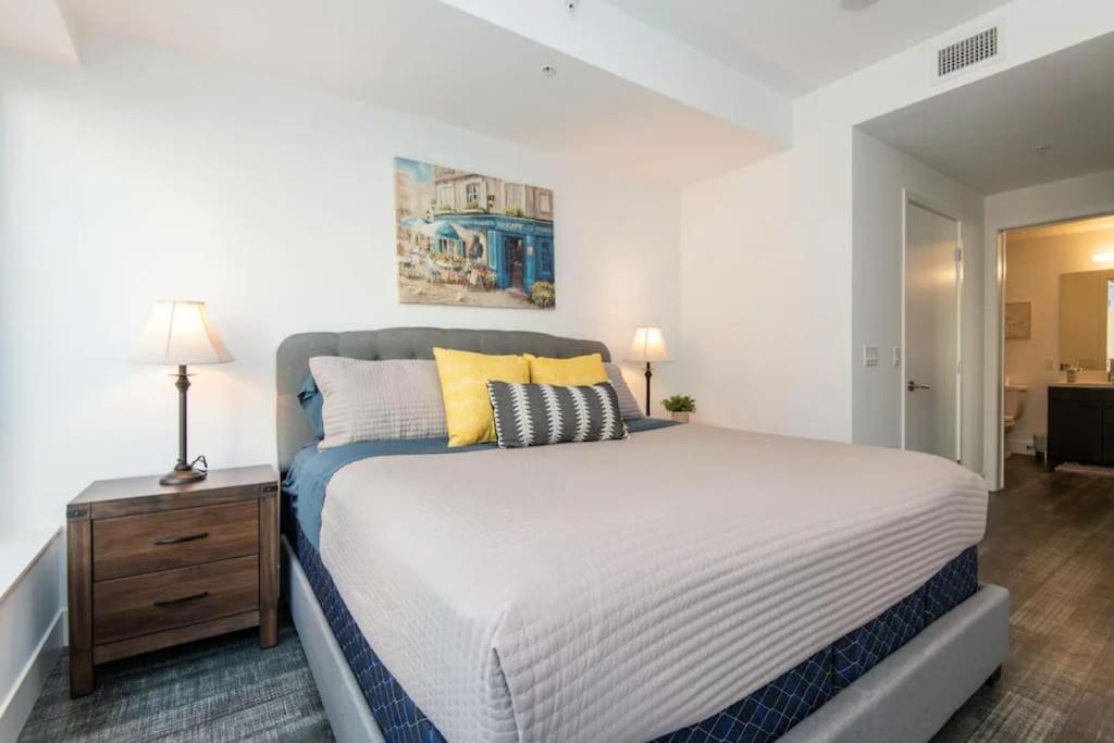 Apartamento Sleeps 9 Three Bedroom Heart Of Downtown Angeles