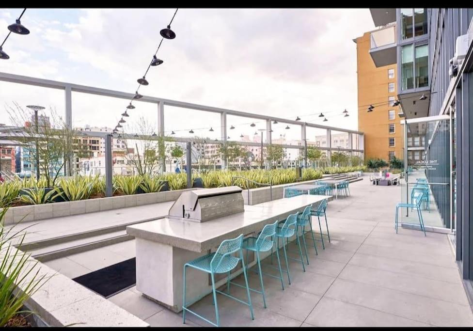 Apartamento Sleeps 9 Three Bedroom Heart Of Downtown Angeles Los Angeles