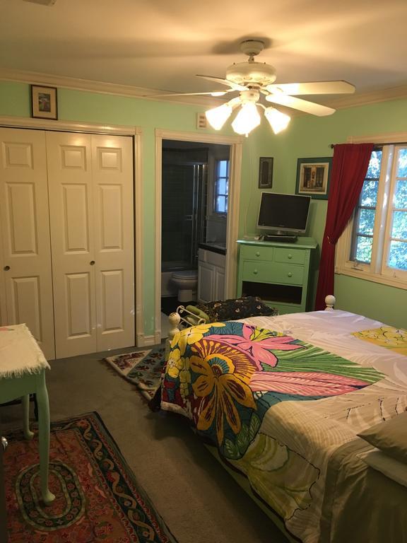 Elaine's Hollywood Bed & Breakfast Los Angeles
