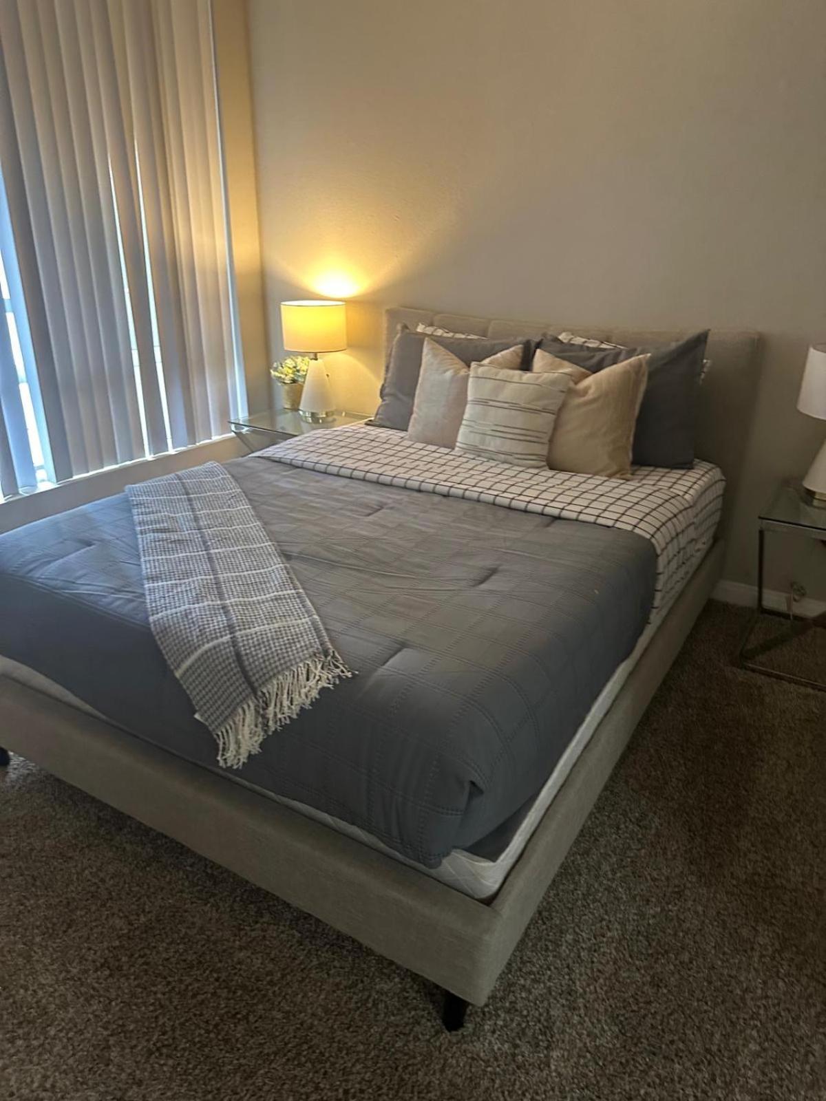 Apartment Incredible Two Bedroom Hollywood Free Parking