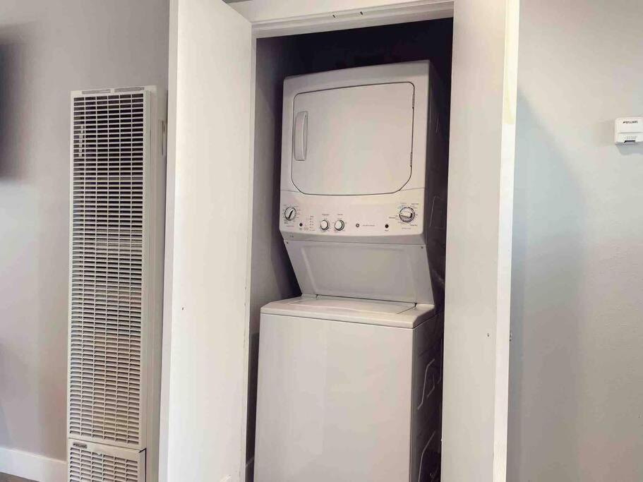 Apartment Nightly Modern 1 Bed 12a *