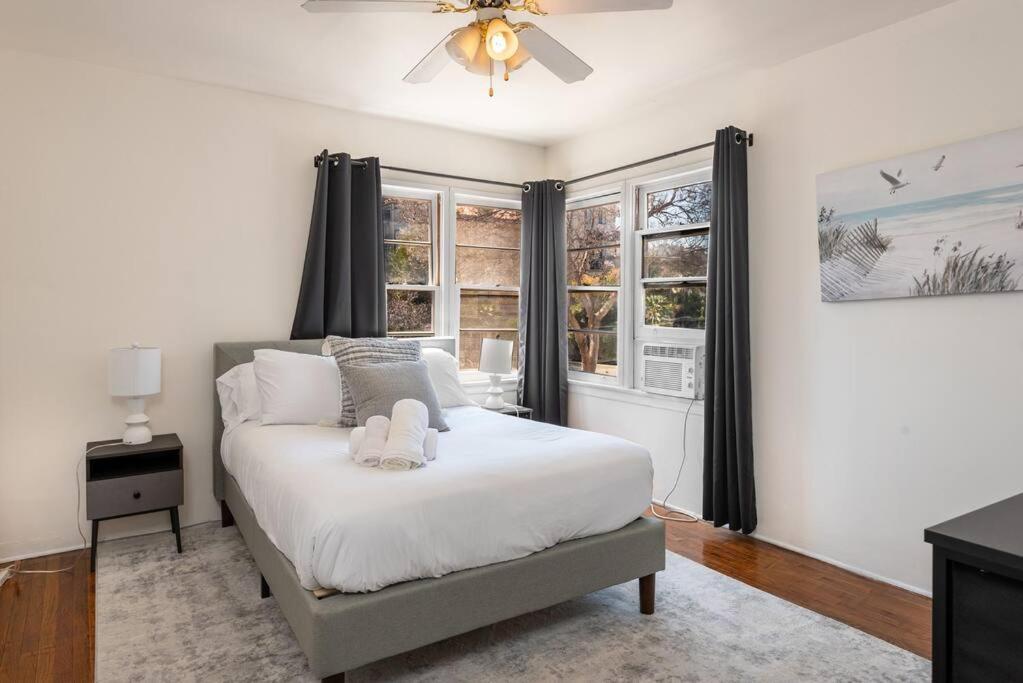 Apartment Comfy 1 Bedroom W/ Hot Tub - Sleeps 4 *