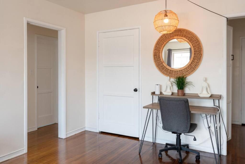 Comfy 1 Bedroom W/ Hot Tub - Sleeps 4 Los Angeles