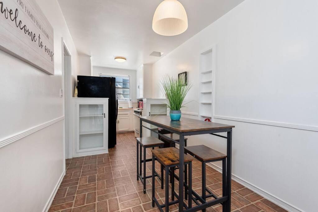 Apartment Comfy 1 Bedroom W/ Hot Tub - Sleeps 4 Los Angeles