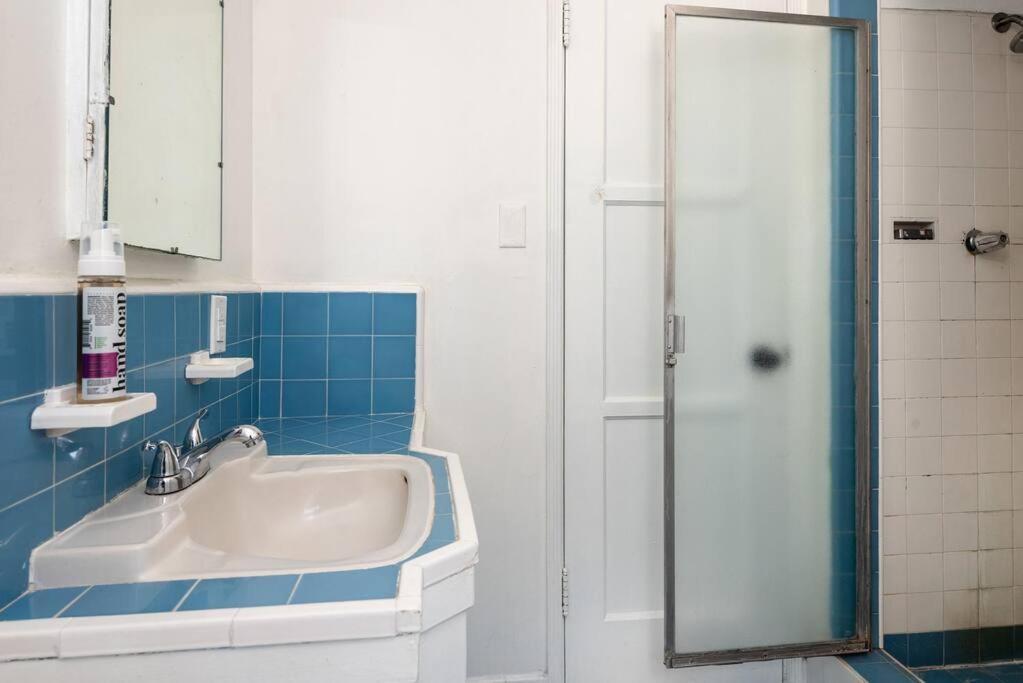 Comfy 1 Bedroom W/ Hot Tub - Sleeps 4