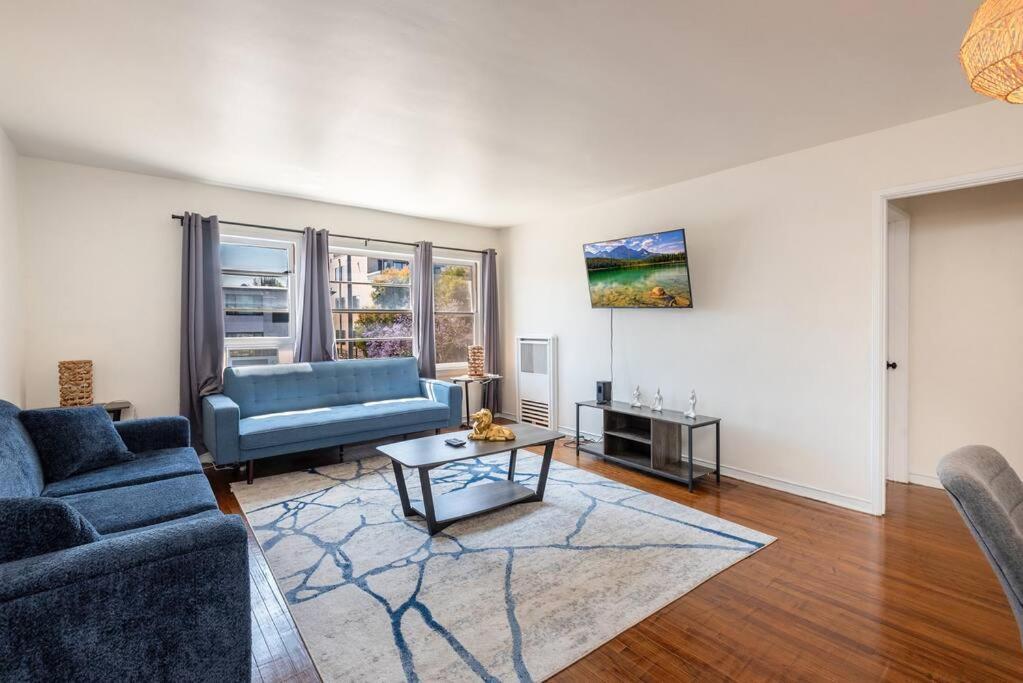 Comfy 1 Bedroom W/ Hot Tub - Sleeps 4