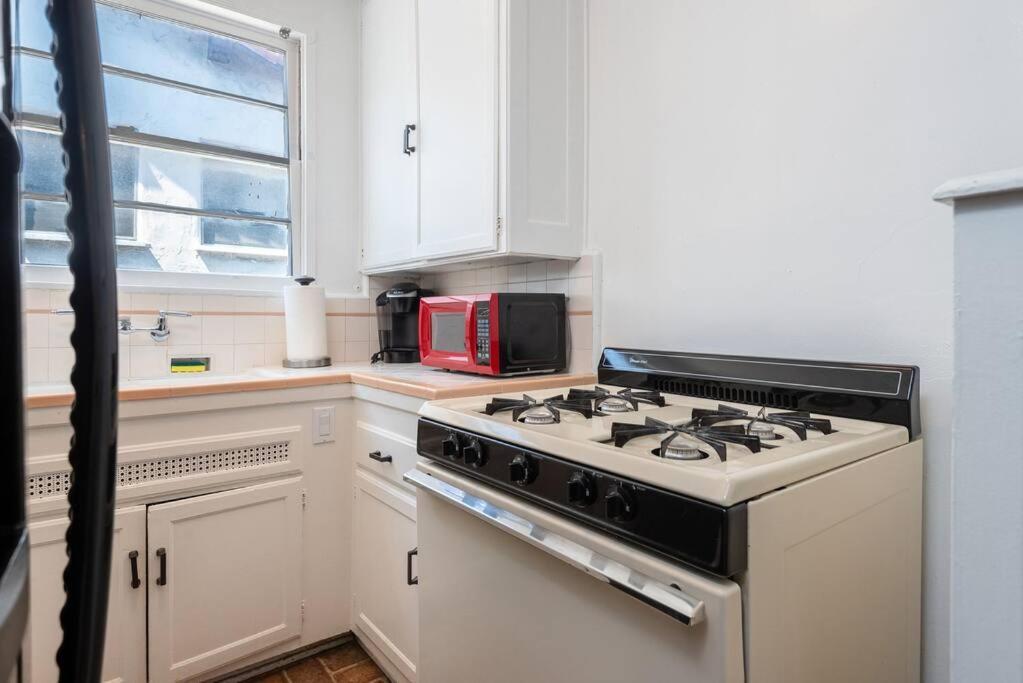 Apartment Comfy 1 Bedroom W/ Hot Tub - Sleeps 4 *