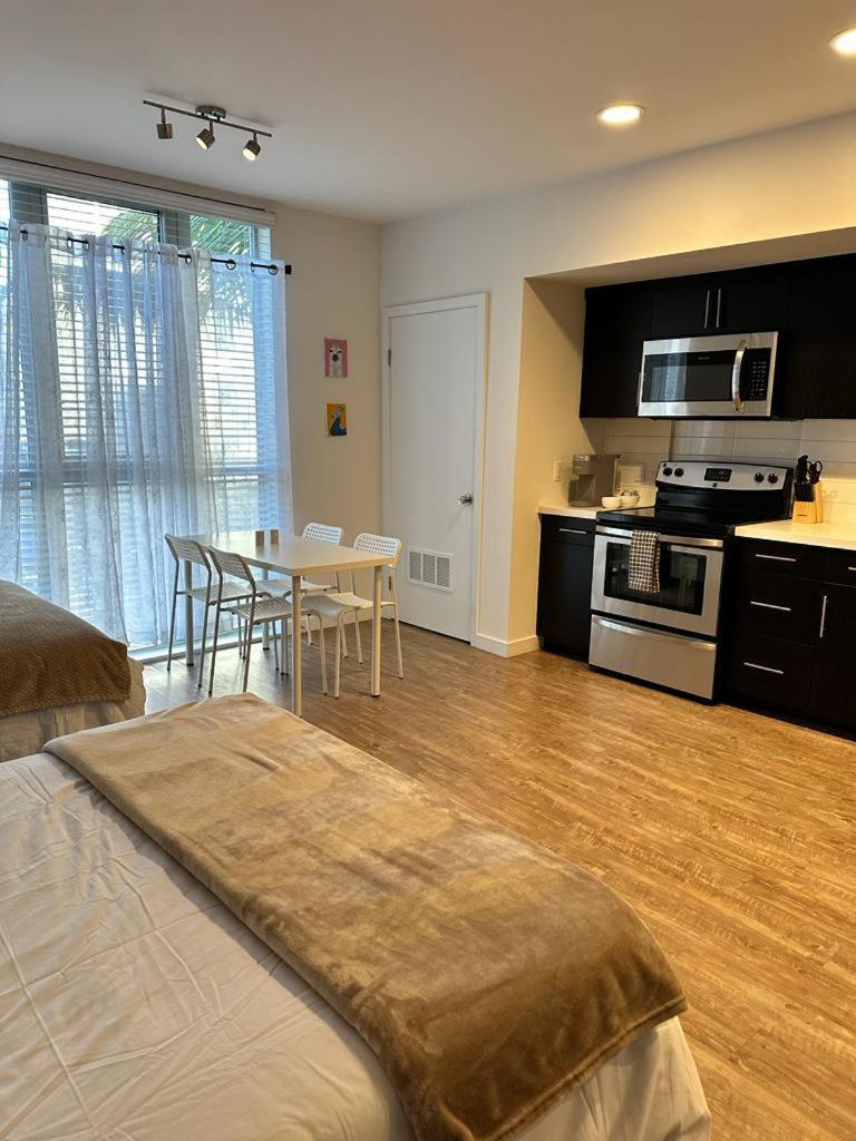 Universal 10 Min Drive Free Parking And Wifi * Los Angeles