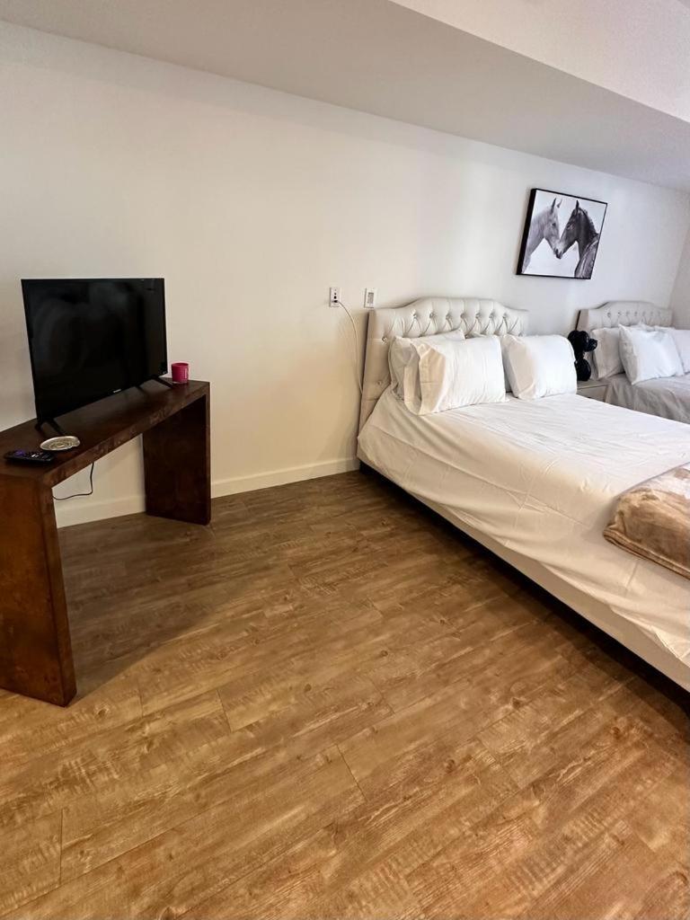 Universal 10 Min Drive Free Parking And Wifi Los Angeles