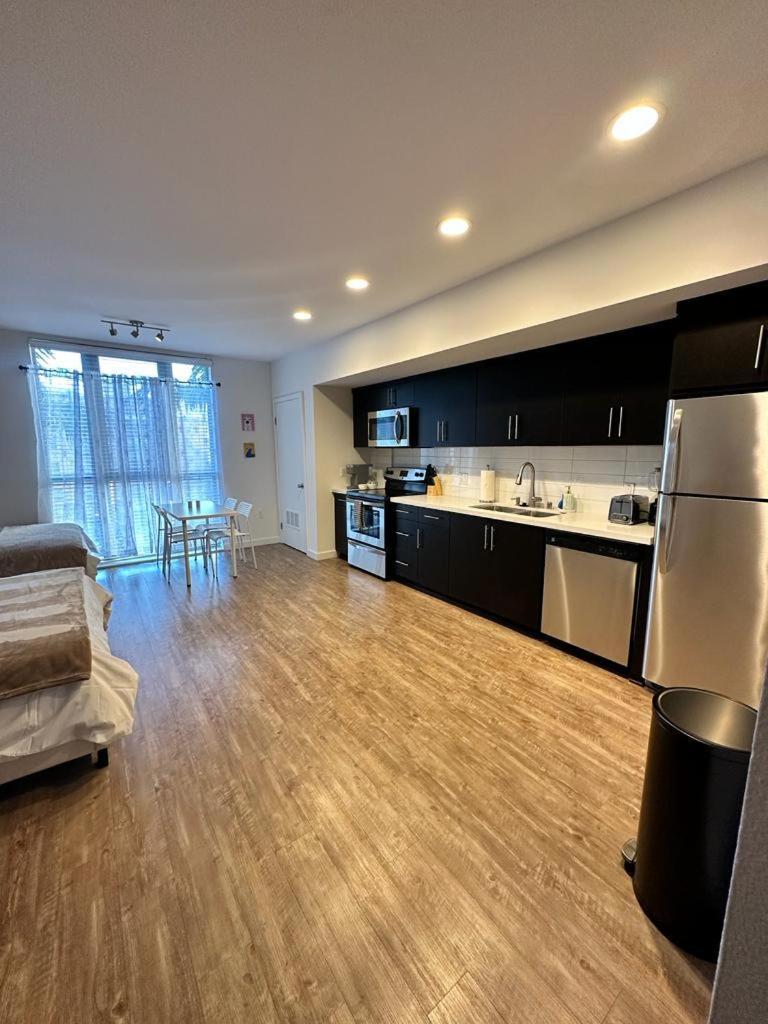 Apartment Universal 10 Min Drive Free Parking And Wifi