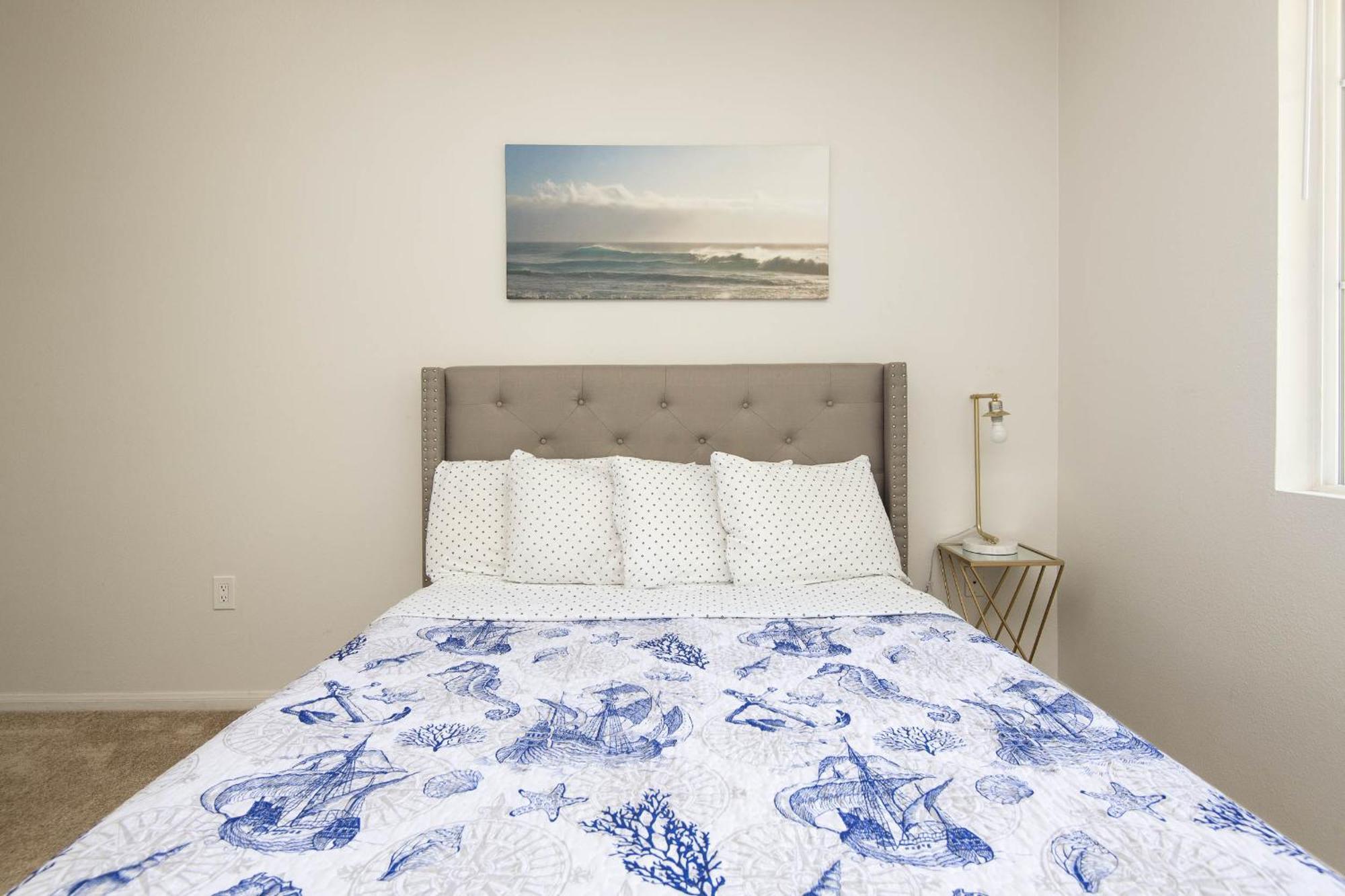 Apartment Two Bedroom Sleeps 6 With Free Parking Near Boating *