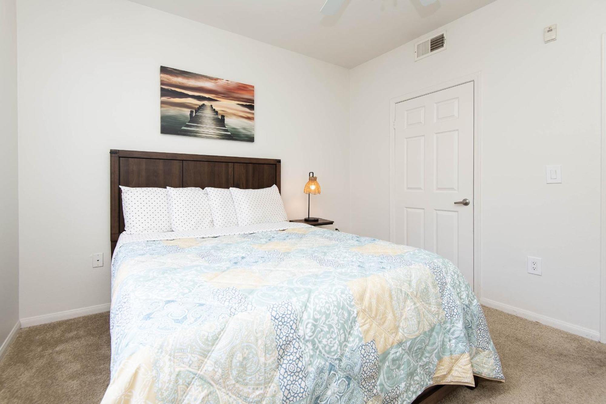 Two Bedroom Sleeps 6 With Free Parking Near Boating Apartment Los Angeles