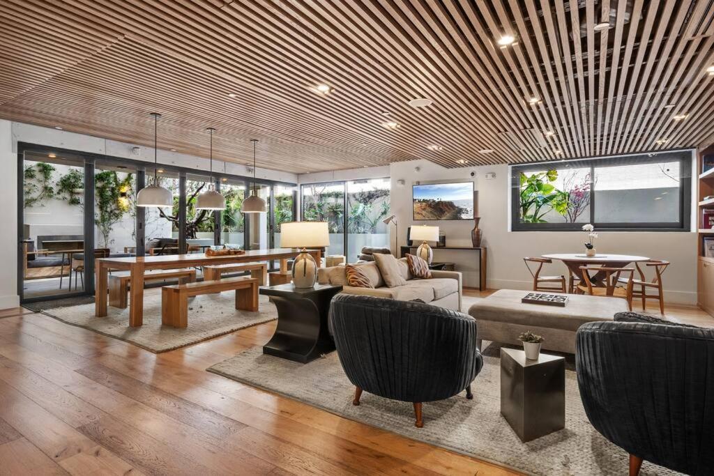 Versatile Luxury Oasis Apartment