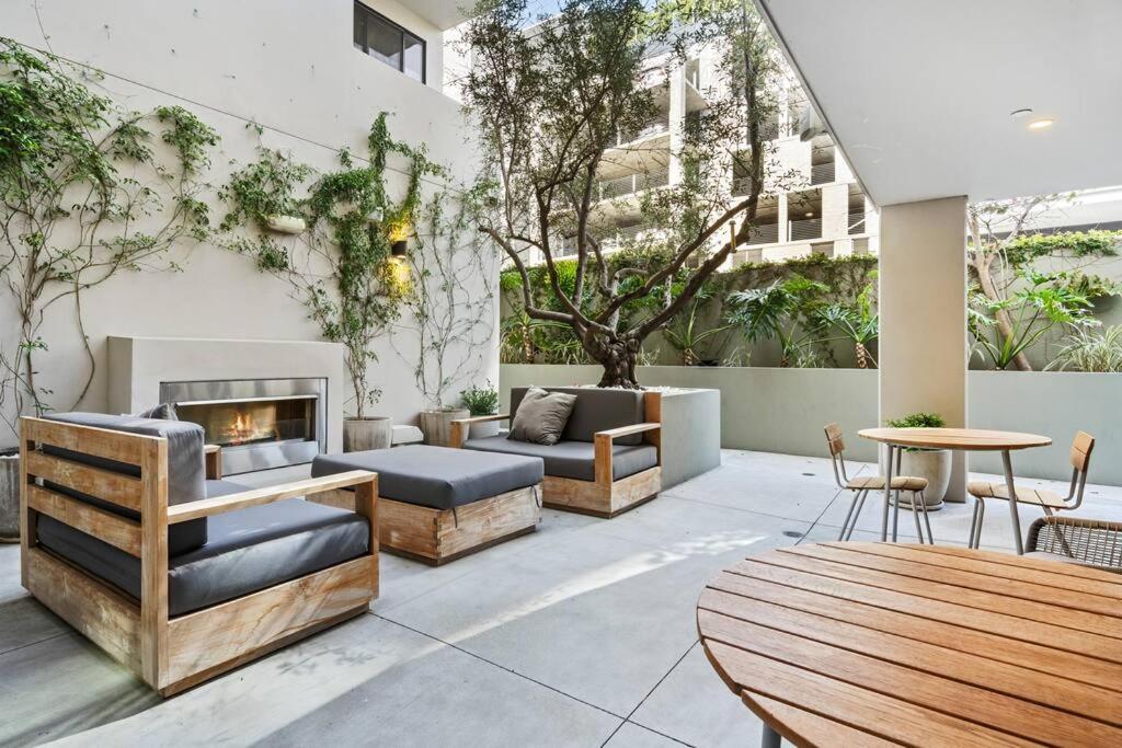 Versatile Luxury Oasis Los Angeles