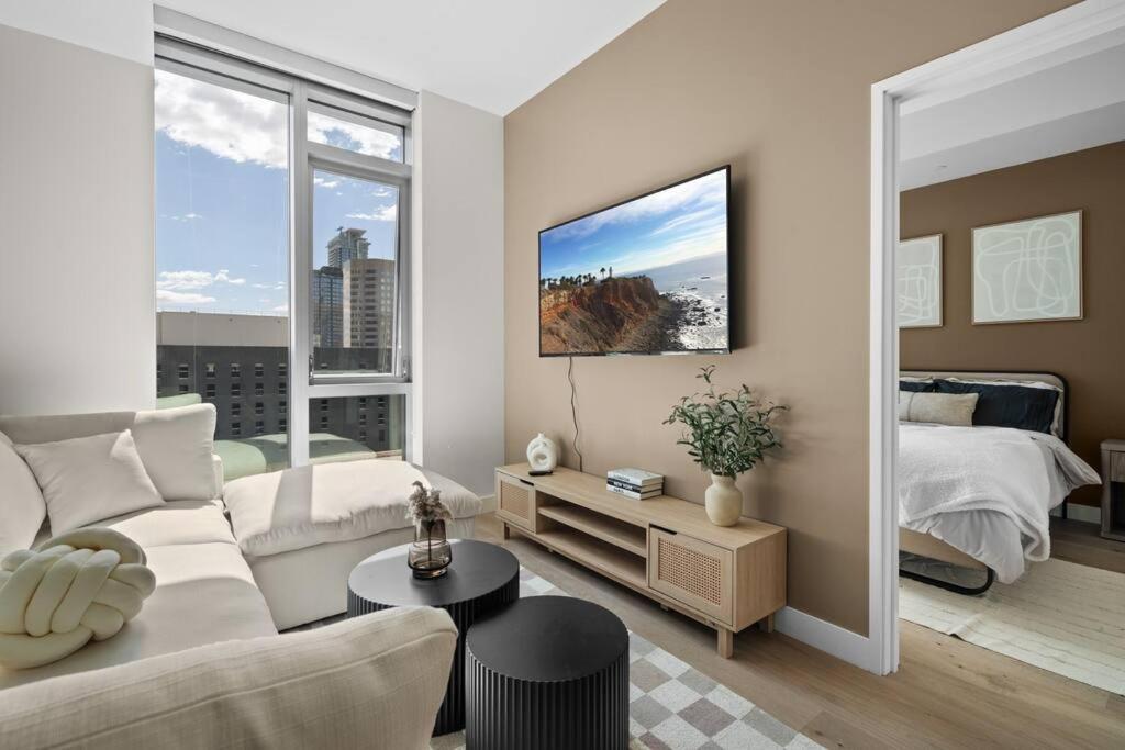 Epitome Of Luxury In Dtla Apartment
