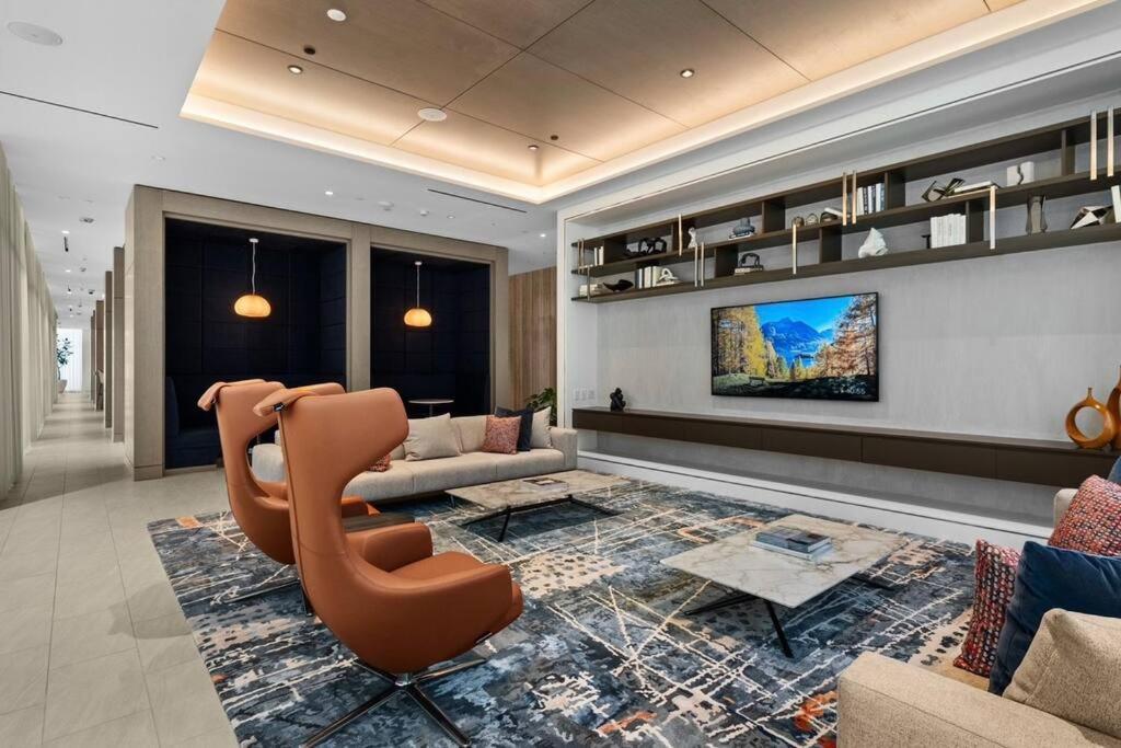 Epitome Of Luxury In Dtla Apartment