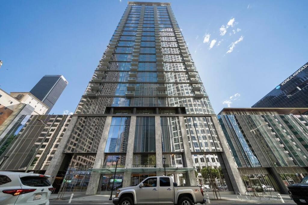 Epitome Of Luxury In Dtla Apartment