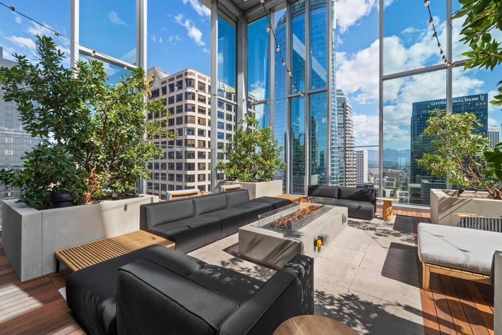 Epitome Of Luxury In Dtla Apartment