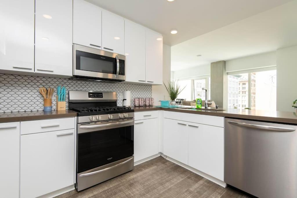 High Rise 3 Bedroom Sleeps 9 Walk To Cripto Arena In 20 Minutes Los Angeles