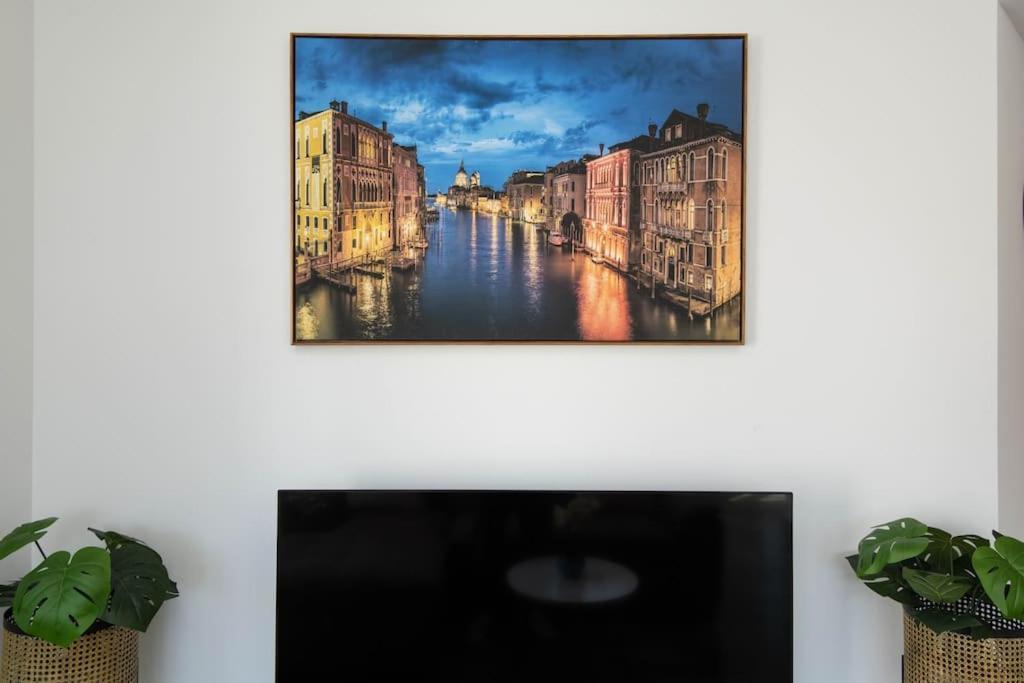 High Rise 3 Bedroom Sleeps 9 Walk To Cripto Arena In 20 Minutes Apartamento