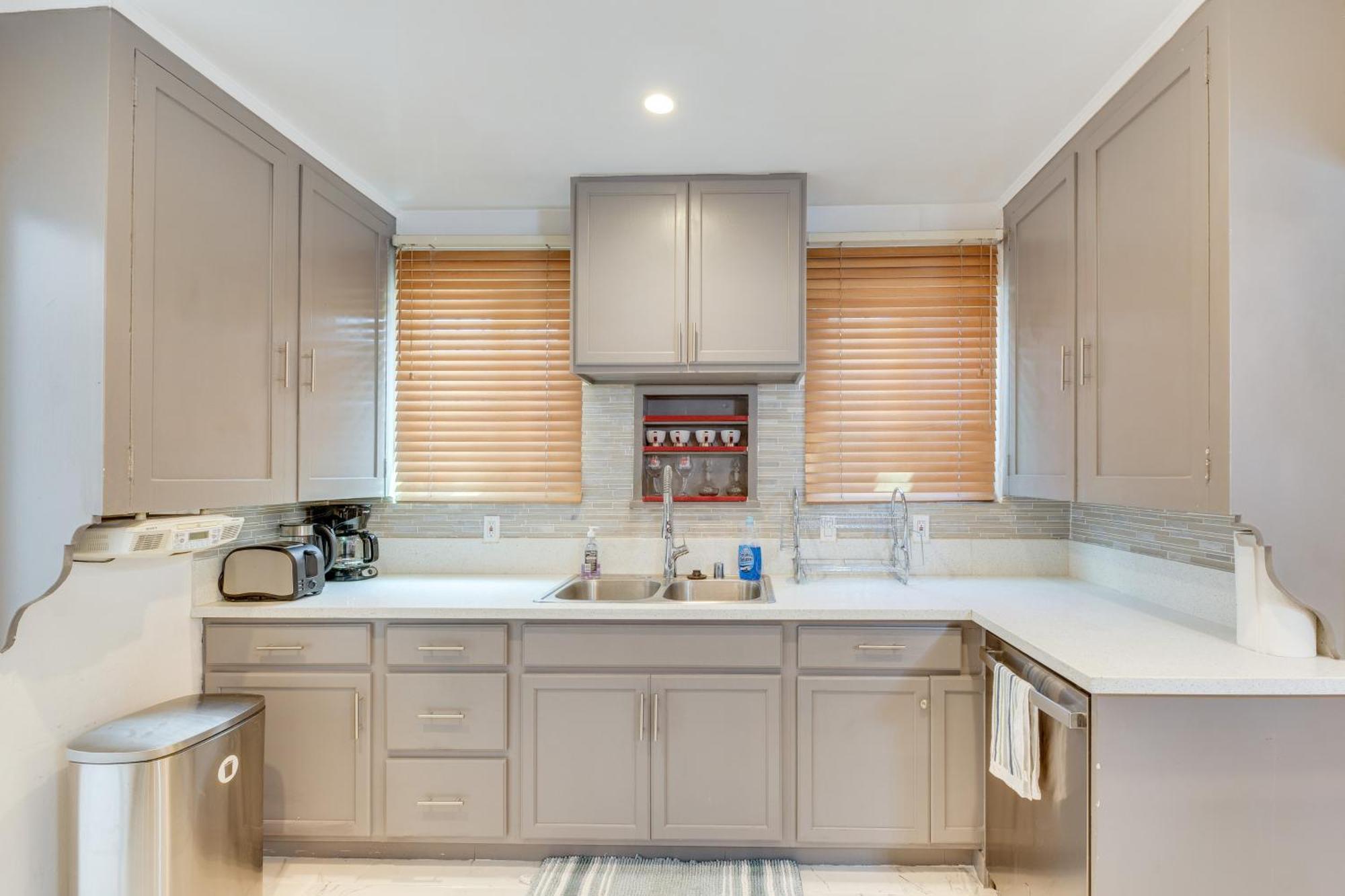 Upscale Angeles Retreat With Patio And Bbq Grill! *