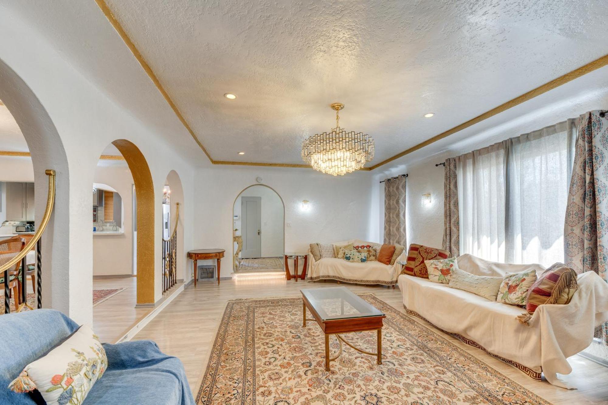 Holiday home Upscale Angeles Retreat With Patio And Bbq Grill!