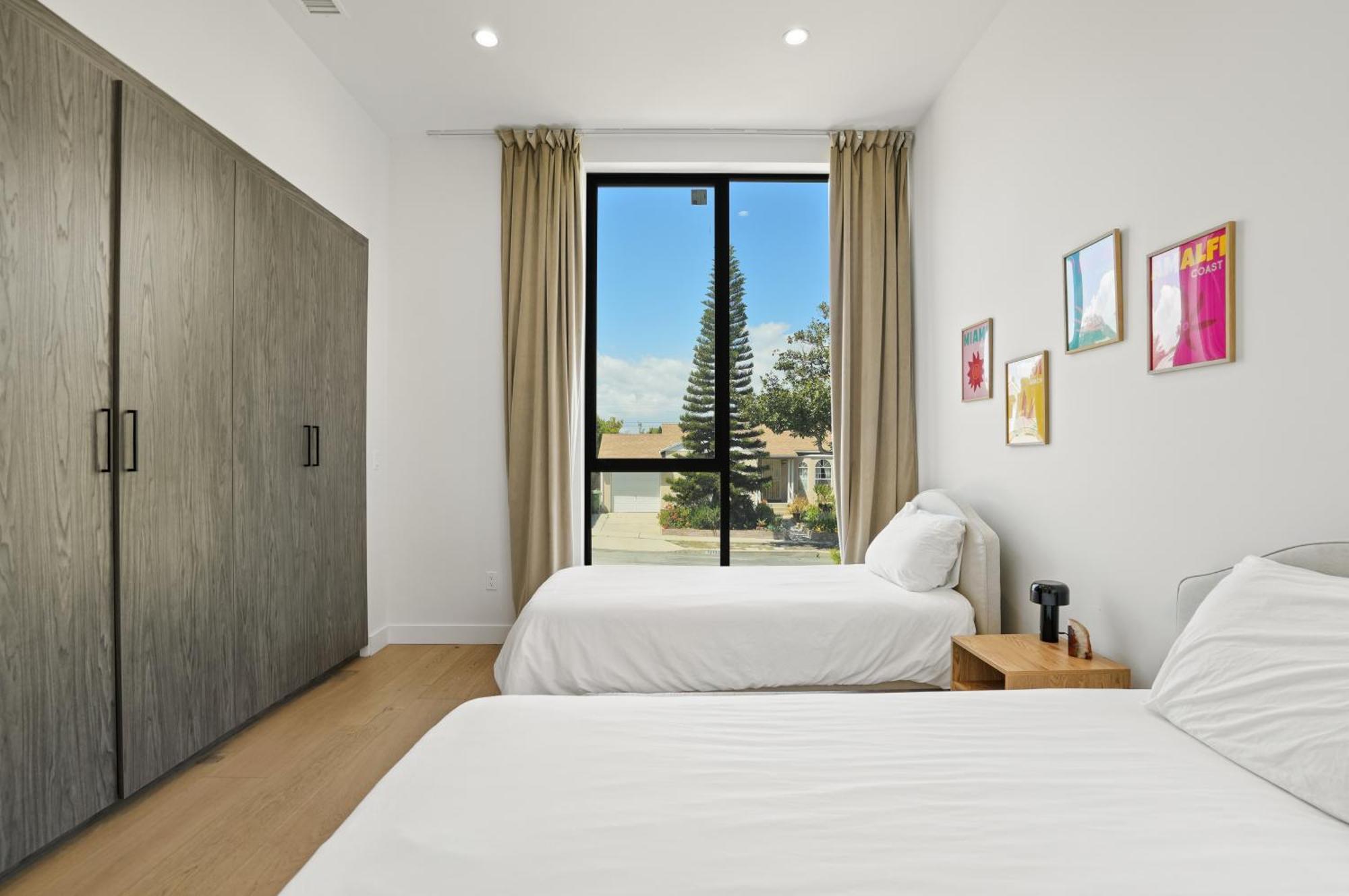 New Lavish Elegant 3br In Mar Vista, Pet Friendly! 10min To Venice Beach! Holiday home Los Angeles