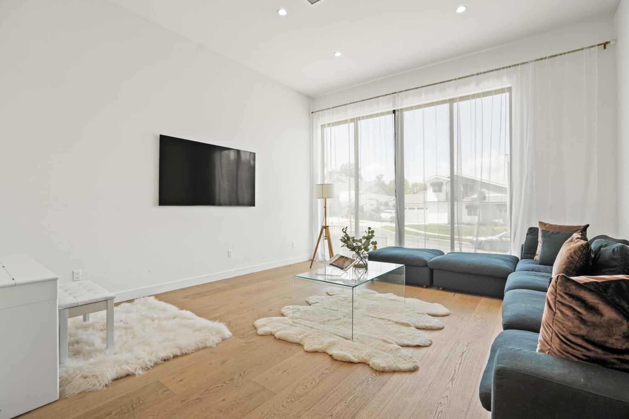 New Lavish Elegant 3br In Mar Vista, Pet Friendly! 10min To Venice Beach! Holiday home Los Angeles