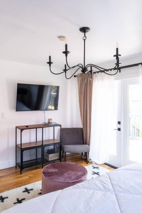 Sunny And Stylish 4be 2ba Venice Oasis