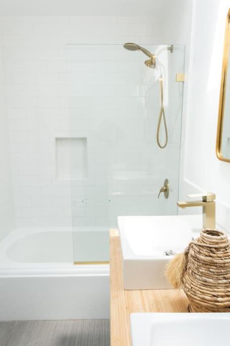 Sunny And Stylish 4be 2ba Venice Oasis *