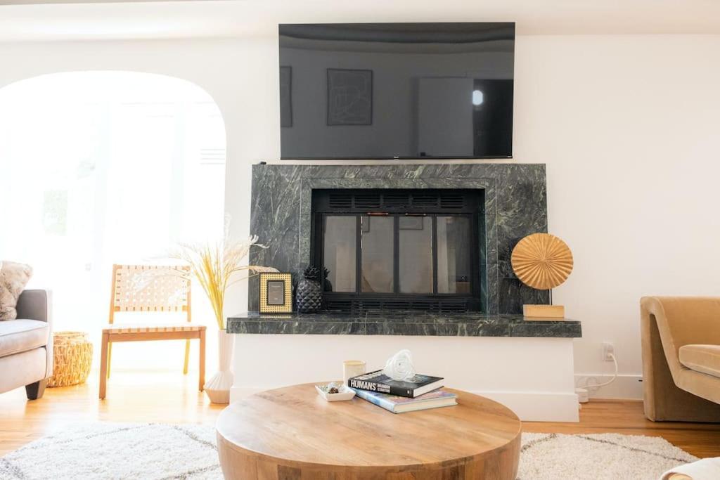 Sunny And Stylish 4be 2ba Venice Oasis *